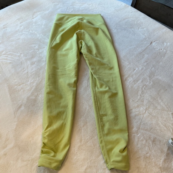 Wilo The Label Lime Green Ruched Bottom Capri Leggings 45348 - Picture 5 of 10